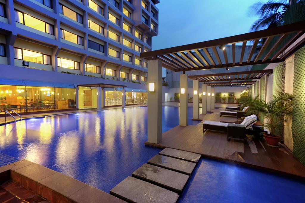 Dolphin Hotel Visakhapatnam Exteriör bild